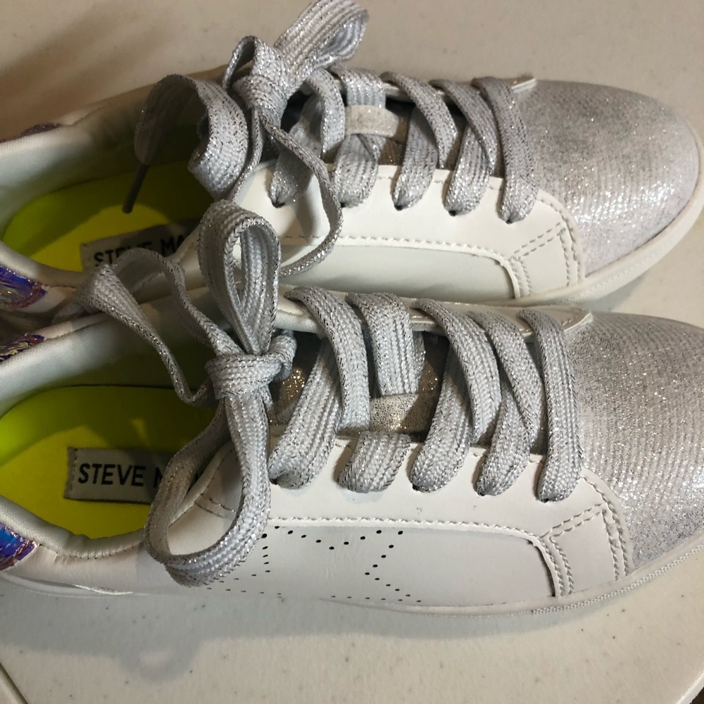 Size 3 girls Steve Madden sparkle shoes